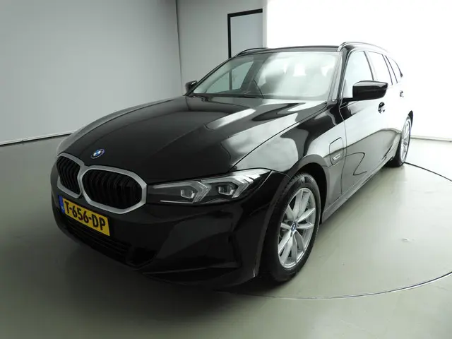 BMW 3 Serie Touring 320e 2023 Hybride Benzine 38