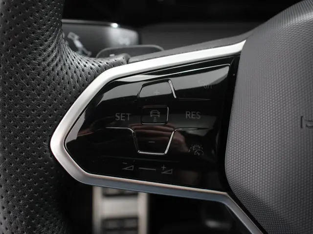 Volkswagen Golf 1.5 eTSI 150pk DSG R-Line 2024 Benzine 14