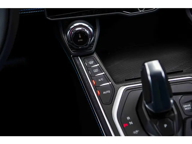 Lynk & Co 01 1.5 Business Edition 2025 Hybride Benzine 25