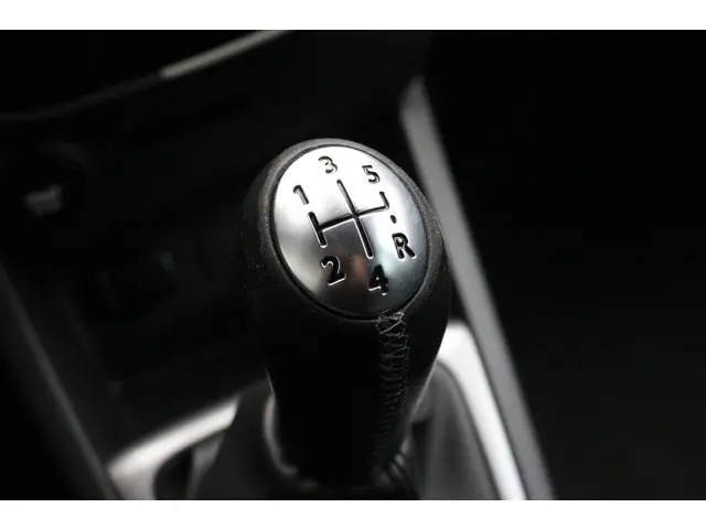 Renault Clio 0.9 TCe Eco2 Limited 2016 Benzine 16