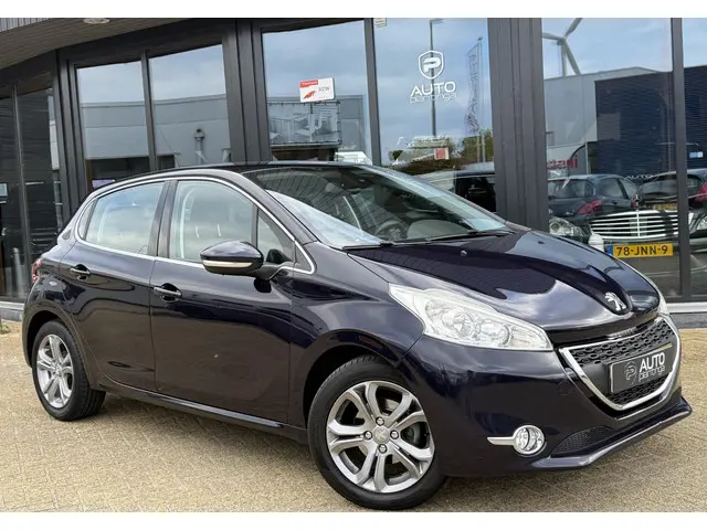 Peugeot 208 1.2 VTi Allure 2013 Benzine 2