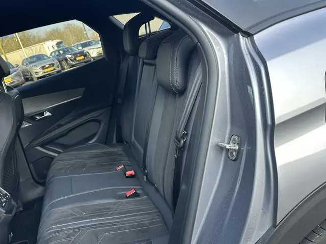 Peugeot 3008 1.6 HYbrid 225 GT 2022 Hybride Benzine 14