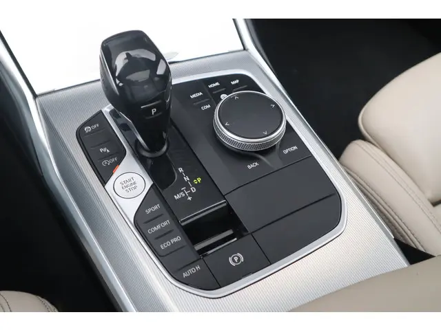 BMW 3 Serie 330i M-Sport 2021 Benzine 12