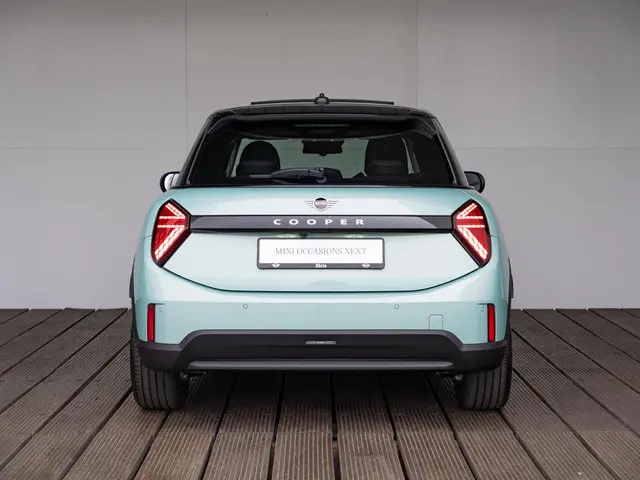 MINI 5-Deurs Cooper C 2025 Benzine 5