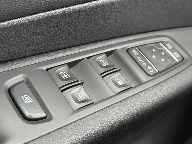 Renault Captur 1.2 TCe Bose 2018 Benzine 36