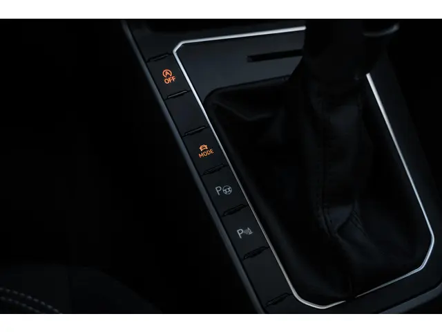 Volkswagen Polo 1.0 TSI R-Line Business 2024 Benzine 30