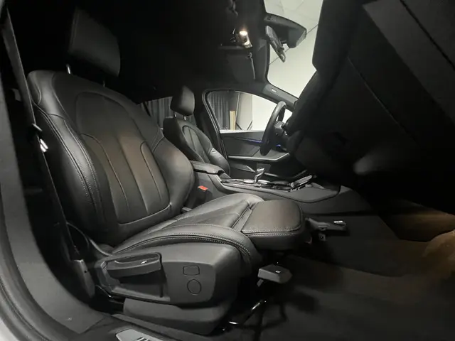 BMW 1 Serie 118i High Executive M-Sport 2020 Benzine 36