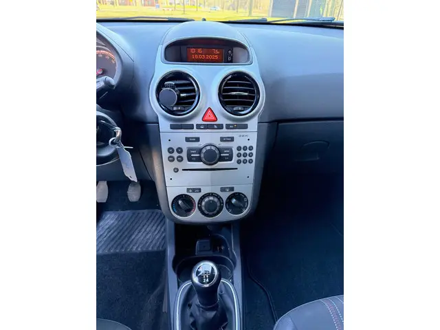 Opel Corsa 1.4-16V Anniversary OPC LINE 2013 Benzine 8