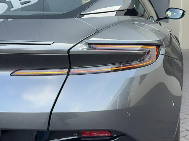 Aston Martin DB11 5.2 V12 2017 Benzine 40