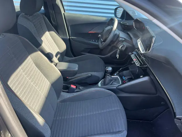 Peugeot 2008 1.2 PureTech Active Pack 2022 Benzine 7