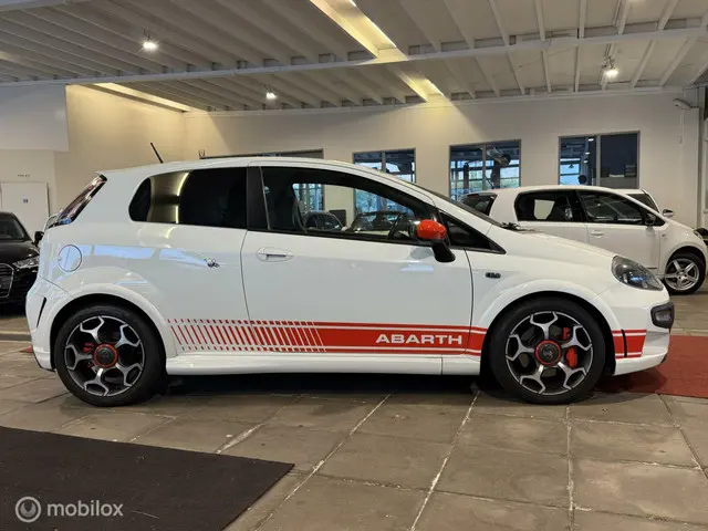 Fiat Punto Evo 1.4 Abarth in super staat 2013 Benzine 9