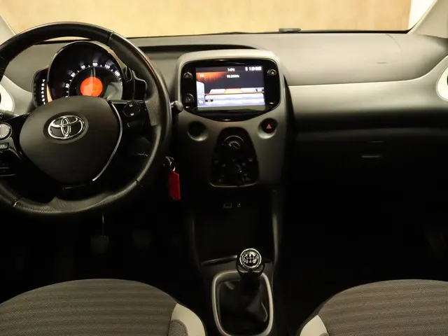 Toyota Aygo 1.0 VVT-i x-play 2019 Benzine 14