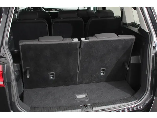 Volkswagen Touran 1.5 TSI DSG Highline 7p 2021 Benzine 14