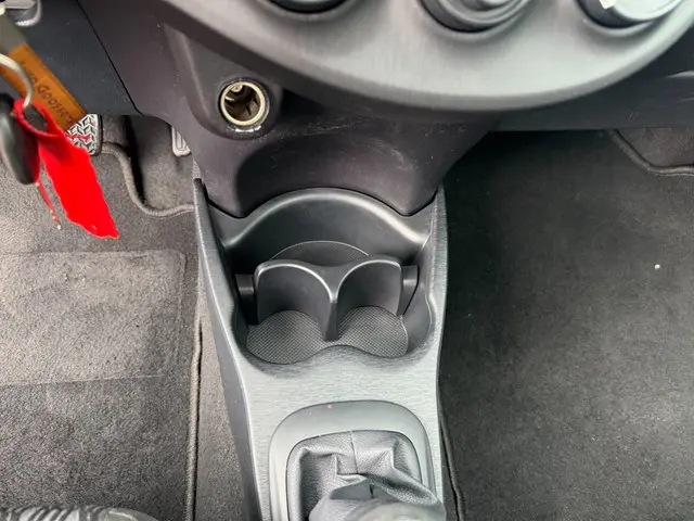 Toyota Yaris 1.0 VVT-i Now 2013 Benzine 11