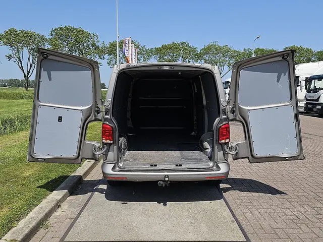 Volkswagen Transporter 2.0 TDI 2022 Diesel 12
