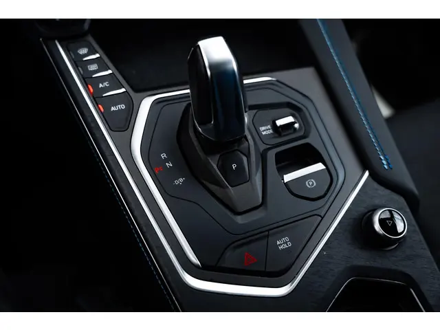 Lynk & Co 01 1.5 2024 Hybride Benzine 16