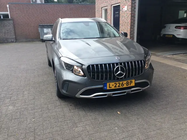 Mercedes-Benz GLA 180 Sport Edition Premium 2019 Benzine 2