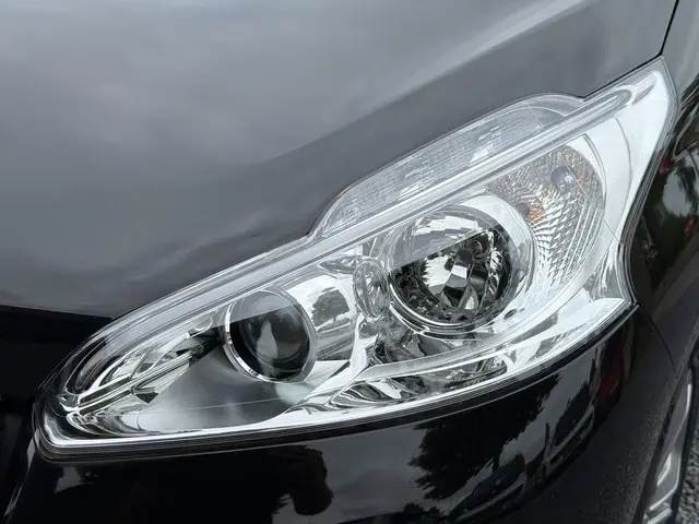 Peugeot 208 1.2 PureTech Allure 2015 Benzine 32