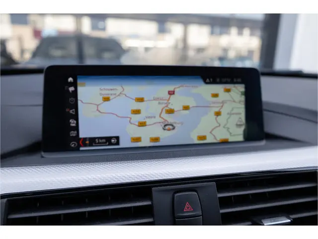 BMW 3 Serie Touring 320i M Sport Edition 2019 Benzine 25