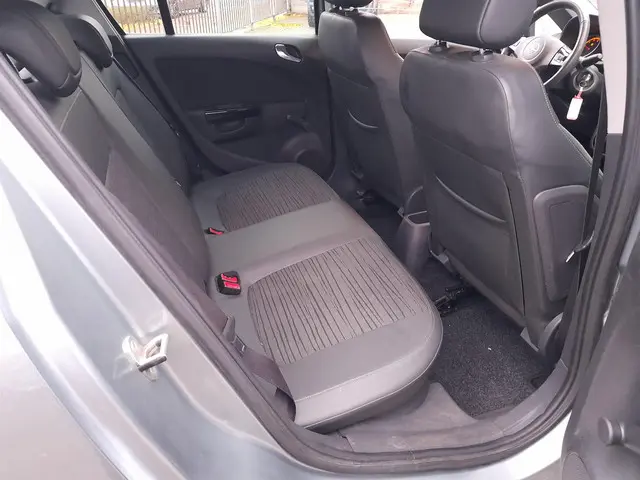 Opel Corsa 1.4-16V BlitZ 2014 Benzine 10