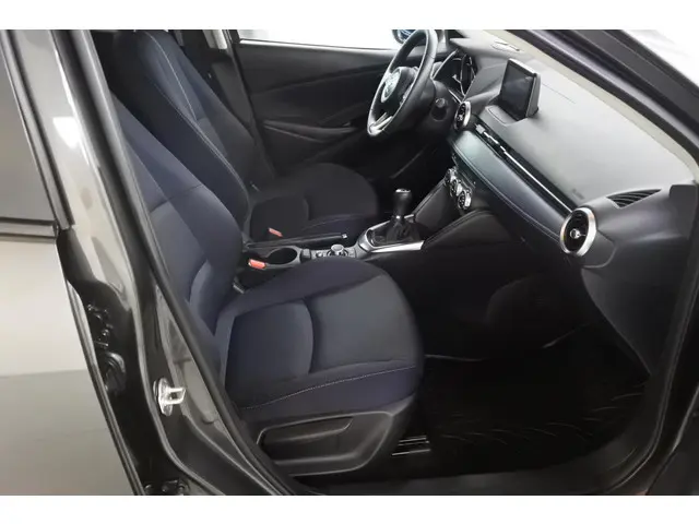 Mazda 2 3