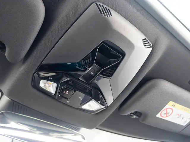 MINI 3-Deurs C 2025 Benzine 35