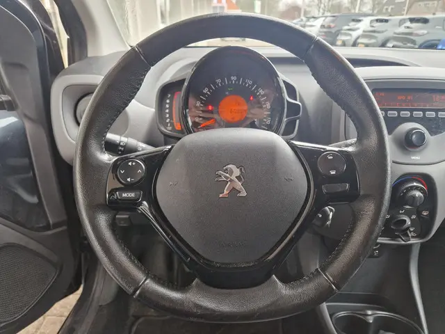 Peugeot 108 1.0 e-VTi Active 2021 Benzine 12