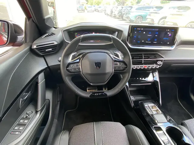 Peugeot 208 1.2 Hybrid 145 e-DCS6 GT 2024 Hybride Benzine 8