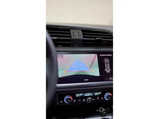 Audi Q3 45 TFSI e S line 2022 Hybride Benzine 18