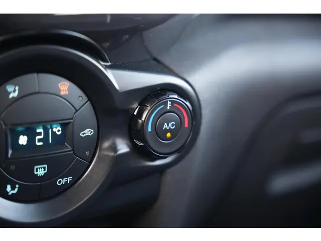 Ford EcoSport 1.0 EcoBoost Titanium 2015 Benzine 31