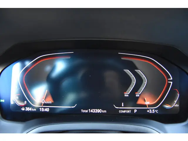 BMW 3 Serie Touring 320i Business Edition 2022 Benzine 21