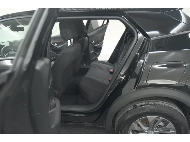 Peugeot 2008 PureTech 130 Active 2023 Benzine 25