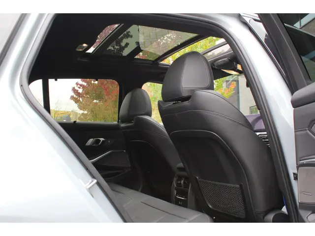 BMW 3 Serie Touring 320e 2023 Hybride Benzine 23