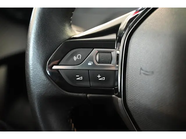 Peugeot 2008 1.2 PureTech Allure Pack 2021 Benzine 16