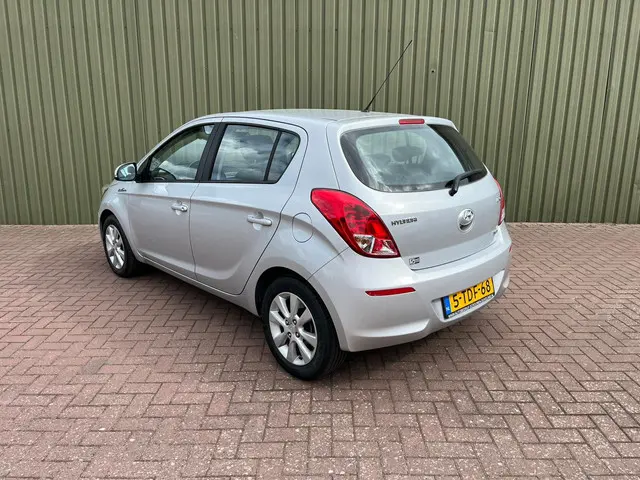 Hyundai i20 1.2i i-Deal 2014 Benzine 6