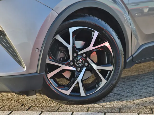 Toyota C-HR 1.8 Hybrid Bi-Tone Plus 2017 Hybride Benzine 8