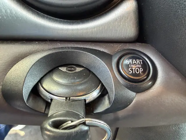 MINI Cooper Cabrio 1.6 Highgate 2015 Benzine 32