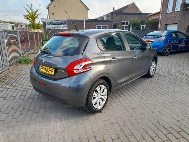 Peugeot 208 1.0 VTi Access 2013 Benzine 7