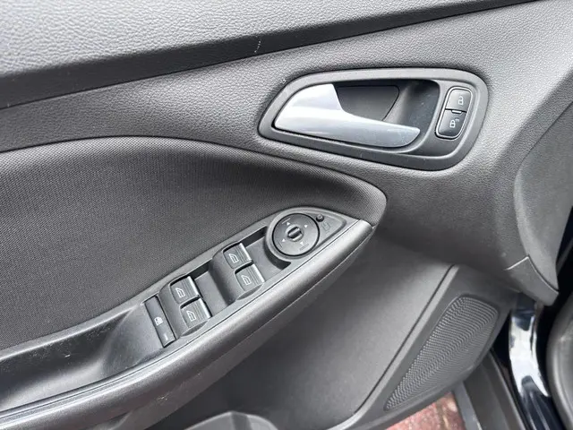 Ford Focus Wagon 1.0 EcoBoost Titanium 2015 Benzine 20