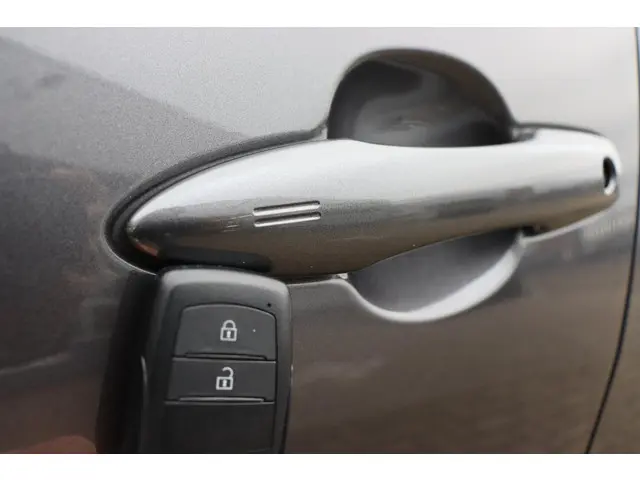 Toyota Yaris 1.5 Hybrid Executive 2021 Hybride Benzine 9