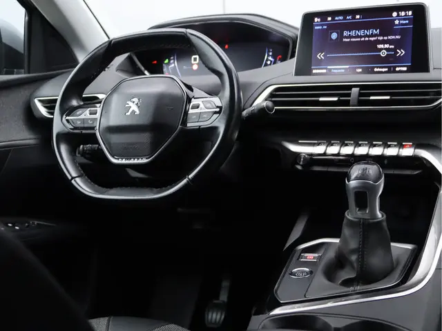 Peugeot 3008 1.2 PureTech Allure 2019 Benzine 19