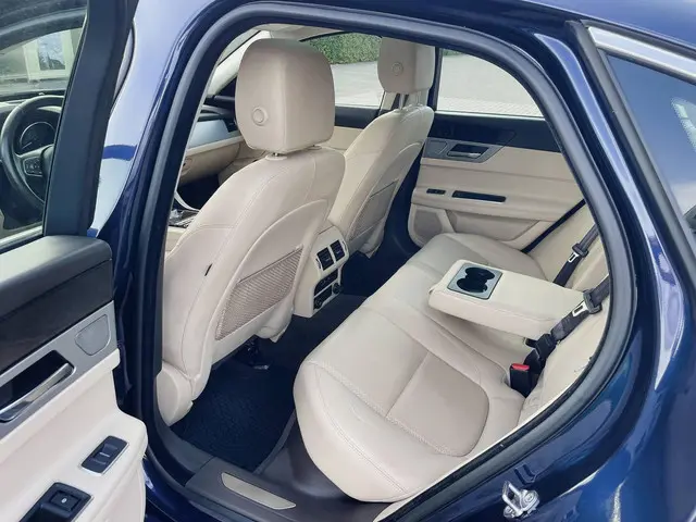 Jaguar XF 3.0 Portfolio AWD 2016 Benzine 31