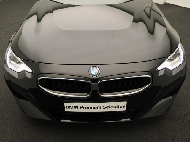 BMW 2 Serie 220i Coupé 2024 Benzine 42