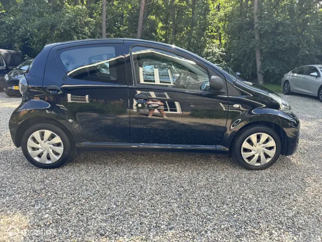 Toyota Aygo 1.0 VVT-i Now Zwart 2013 2013 Benzine 5