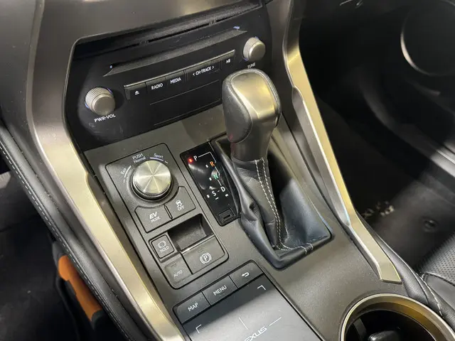 Lexus NX 300h AWD Luxury Line 2018 Hybride Benzine 23