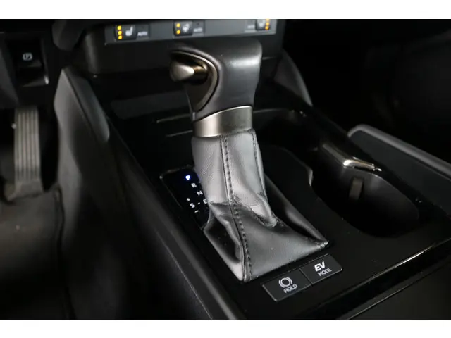 Lexus ES 300h Business Line 2024 Hybride Benzine 20