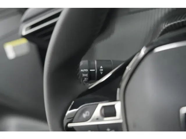 Peugeot 208 PureTech 100 Allure 2024 Benzine 36