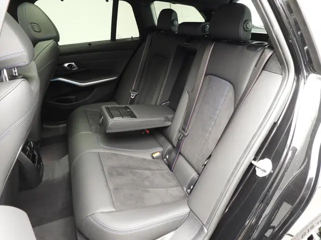BMW 3 Serie Touring 320e 2024 Hybride Benzine 8