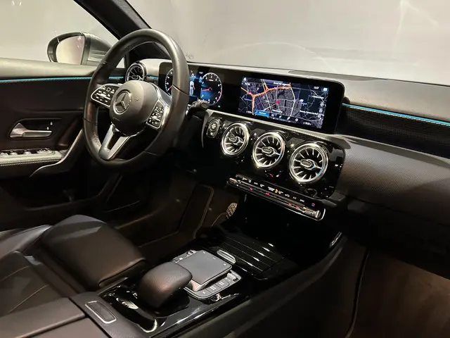 Mercedes-Benz A-Klasse 180 Luxury Line 2023 Benzine 10