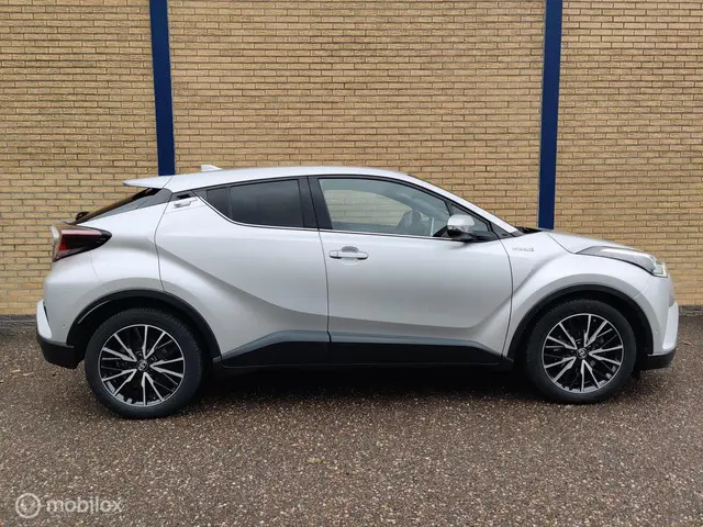 Toyota C-HR 1.8 Hybrid Executive 2018 Hybride Benzine 26